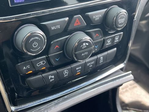Used 2019 Jeep Grand Cherokee Limited RWD image 26