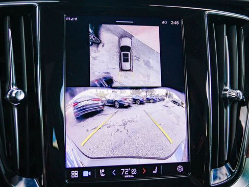 Used 2025 Volvo V60 B5 Cross Country Plus image 26