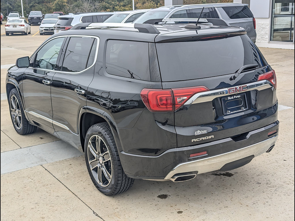 Used 2017 GMC Acadia Denali w/ Technology Package FWD image 9