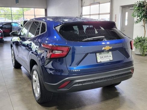 Used 2024 Chevrolet Trax LS w/ LS Convenience Package FWD image 7