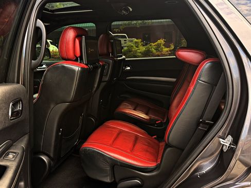 Used 2018 Dodge Durango SRT w/ Technology Group AWD/4WD image 10