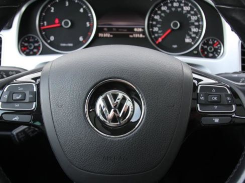 Used 2016 Volkswagen Touareg Sport image 34