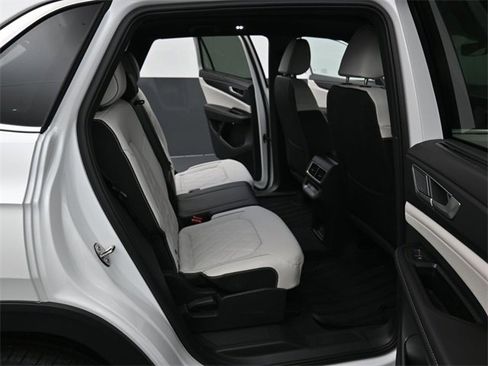 New 2026 Volkswagen Atlas Cross Sport SEL Premium R-Line image 13