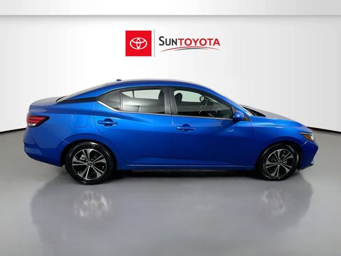 Used 2022 Nissan Sentra SV image 2