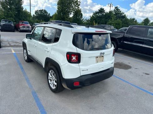 Used 2018 Jeep Renegade Latitude AWD/4WD image 13