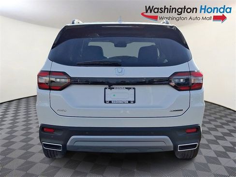 New 2025 Honda Pilot Touring image 6