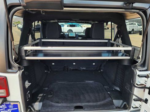 Used 2016 Jeep Wrangler Unlimited Rubicon w/ Connectivity Group AWD/4WD image 14