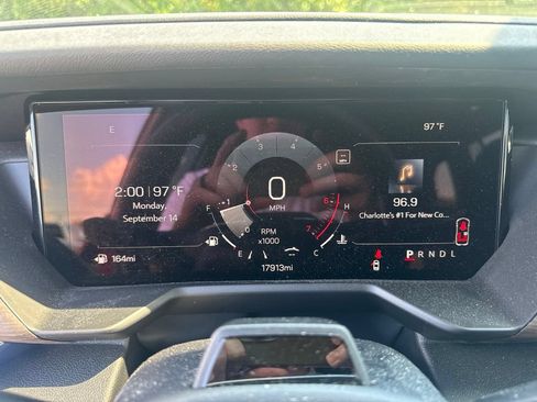 Used 2025 GMC Acadia Denali w/ Super Cruise Package FWD image 10