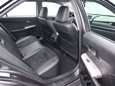 Used 2014 Toyota Camry SE w/ Leather Package FWD image 12
