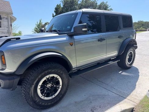 Used 2023 Ford Bronco Badlands image 1