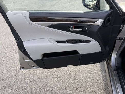Used 2017 Lexus LS 460 AWD w/ Comfort Package image 12