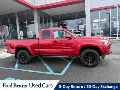 Used 2022 Toyota Tacoma SR5 w/ SR5 Appearance Package (SM) image 4