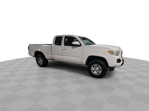 Used 2017 Toyota Tacoma SR RWD image 2