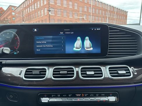 Certified 2025 Mercedes-Benz GLS 450 4MATIC image 38