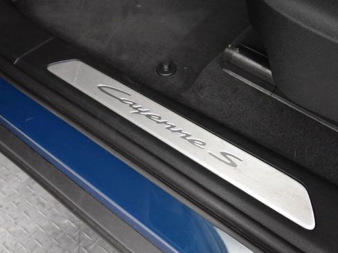 Certified 2024 Porsche Cayenne S AWD/4WD image 20