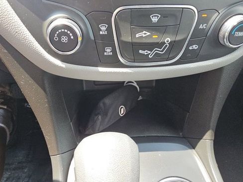 Used 2024 Chevrolet Equinox LS image 44