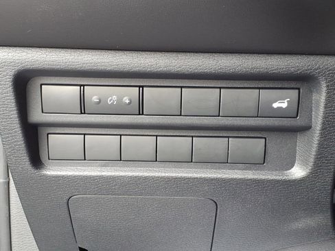 Used 2024 Mitsubishi Outlander SE image 32