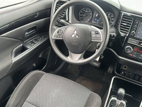 Used 2019 Mitsubishi Outlander ES image 25