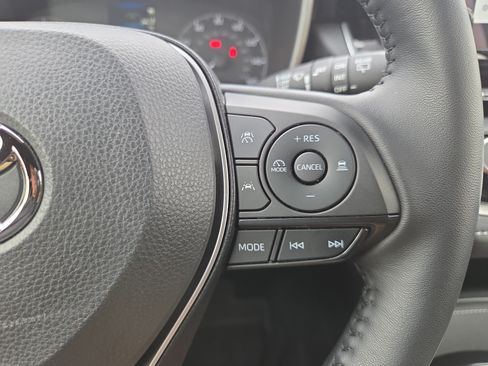 Certified 2025 Toyota Corolla SE FWD image 23
