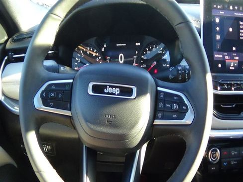 Certified 2024 Jeep Compass Limited w/ Sun and Sound Group image 24