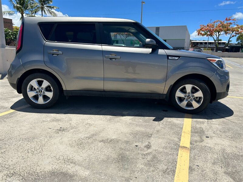 Used 2018 Kia Soul w/ Option Group 020 FWD image 3