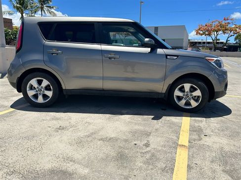 Used 2018 Kia Soul w/ Option Group 020 FWD image 3