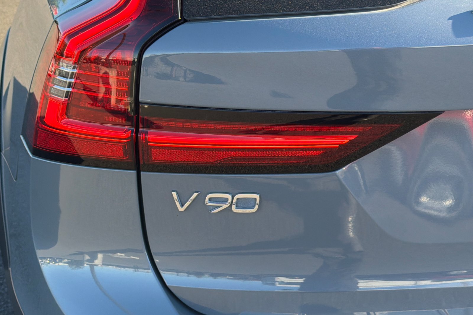 Used 2022 Volvo V90 B6 Cross Country AWD/4WD image 48