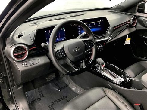 Used 2025 Chevrolet Trax RS w/ Driver Confidence Package image 13