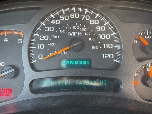 Used 2003 Chevrolet Silverado 2500 LS w/ Skid Plate Package image 12