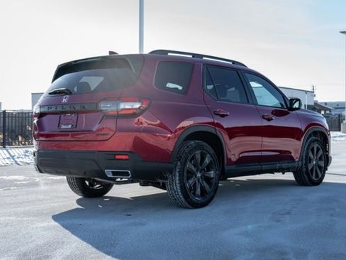 Used 2025 Honda Pilot Sport image 6