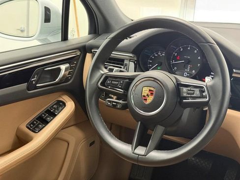 Certified 2025 Porsche Macan AWD/4WD image 17