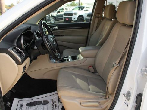 Used 2020 Jeep Grand Cherokee Laredo AWD/4WD image 15