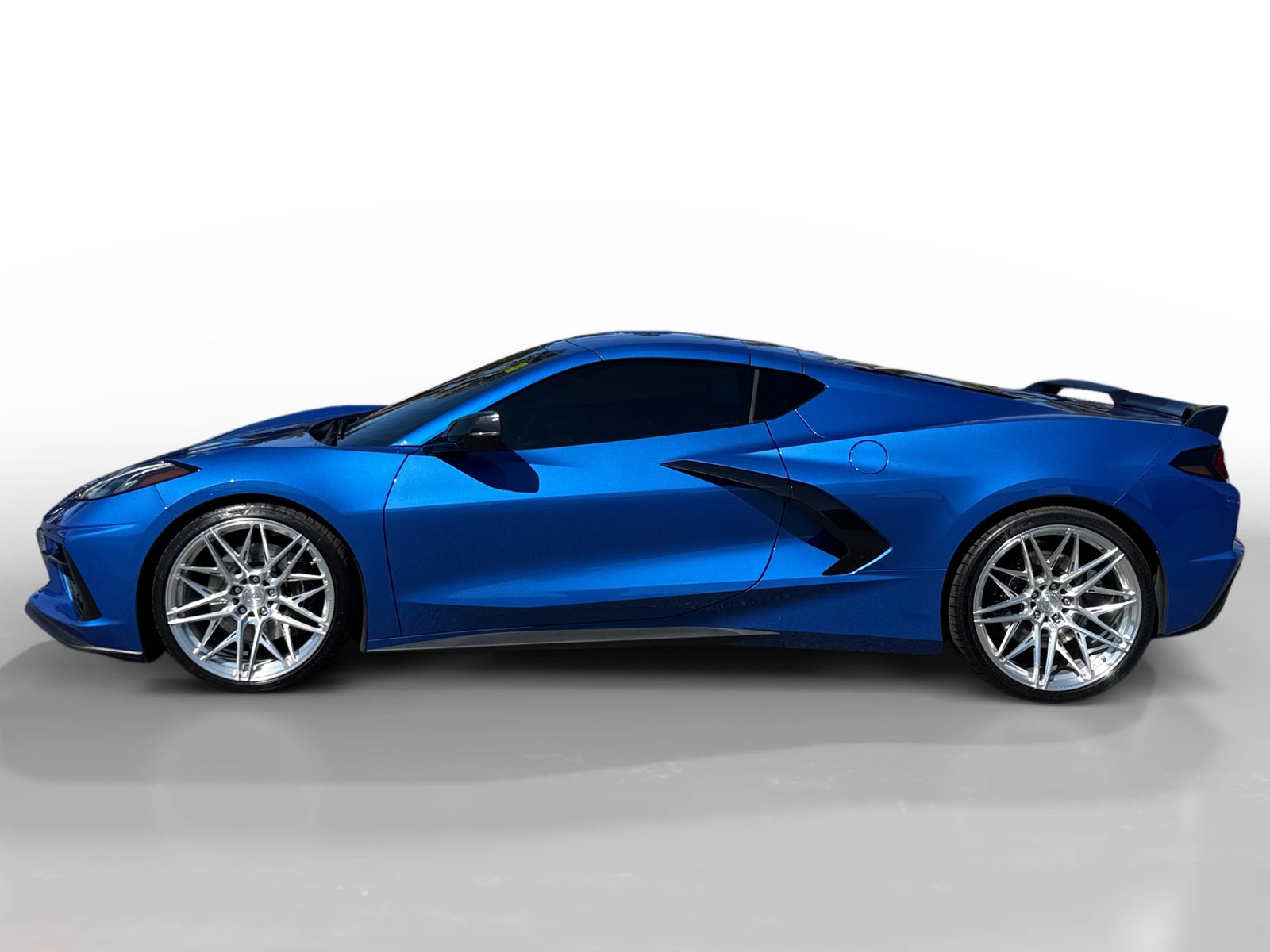 Used 2023 Chevrolet Corvette Stingray Premium Cpe w/ Z51 Performance Package RWD image 2