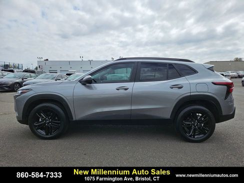 Used 2025 Chevrolet Trax ACTIV w/ Driver Confidence Package image 2