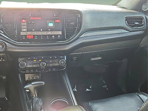 Used 2024 Dodge Durango GT RWD image 15