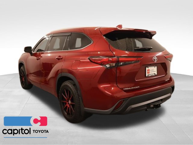 Used 2022 Toyota Highlander XLE AWD/4WD image 4