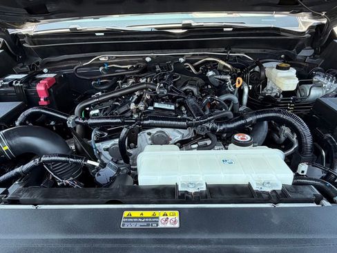 Certified 2025 Toyota Tacoma SR5 AWD/4WD image 35