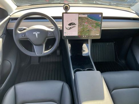 Used 2021 Tesla Model Y Long Range image 36