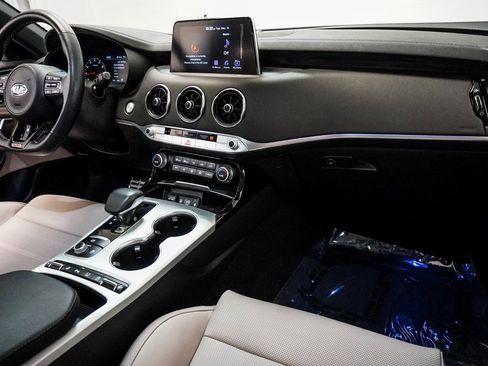 Used 2019 Kia Stinger GT2 image 14