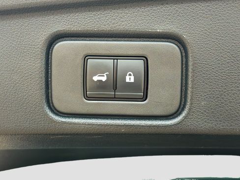 Used 2025 Nissan Pathfinder SV AWD/4WD image 30
