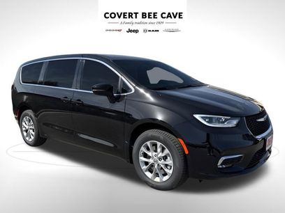 New 2025 Chrysler Pacifica Select