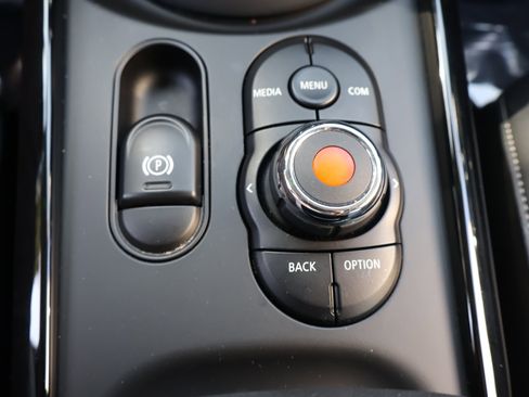 Used 2020 MINI Cooper Clubman S w/ Premium Package image 28