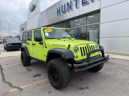 Used 2016 Jeep Wrangler Unlimited Rubicon w/ Connectivity Group AWD/4WD image 33