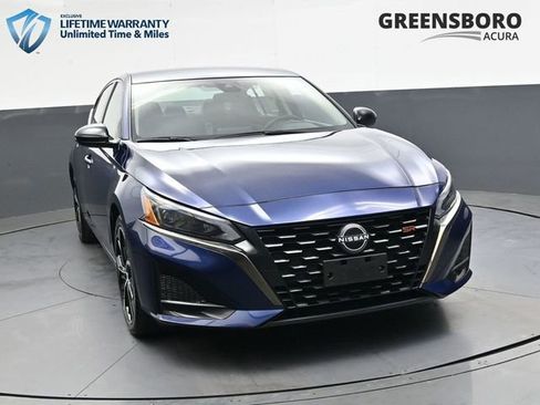 Used 2024 Nissan Altima 2.5 SR FWD image 12