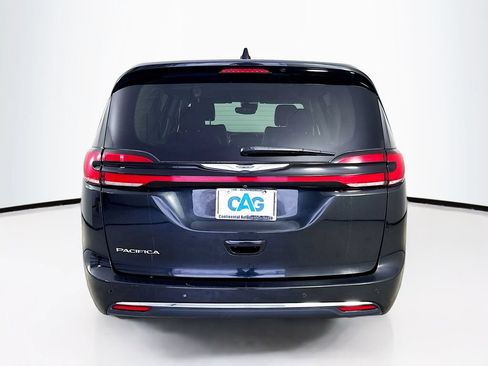 Used 2024 Chrysler Pacifica Touring-L FWD image 6