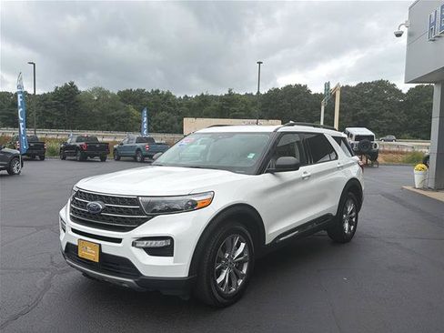 Certified 2022 Ford Explorer XLT w/ Equipment Group 202A AWD/4WD image 3