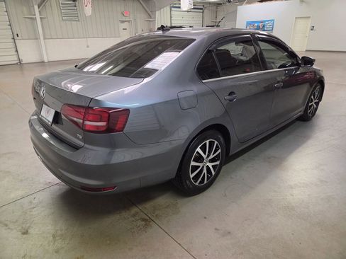Used 2017 Volkswagen Jetta SE image 8