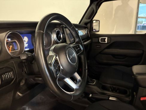 Used 2018 Jeep Wrangler Unlimited Sahara w/ Uconnect 4C Nav & Sound Group AWD/4WD image 13