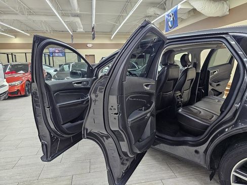 Used 2019 Ford Edge Titanium w/ Equipment Group 301A image 17