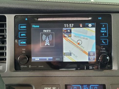 Used 2017 Toyota Sienna XLE Premium image 20